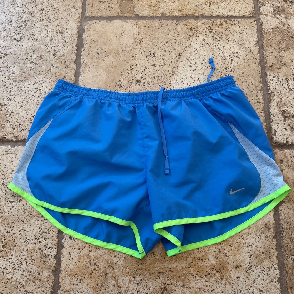 Nike Women’s Athletic Shorts Size L